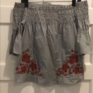 Off the shoulder crop top S